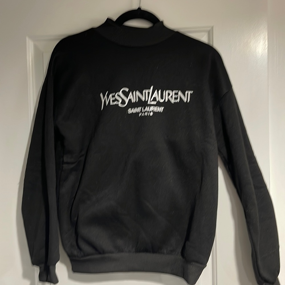 Black sweatshirt
